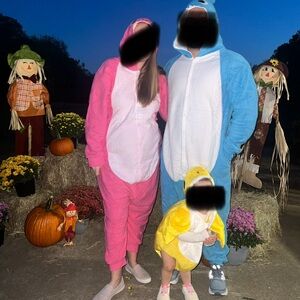 Baby shark, Mommy shark, Daddy shark costumes